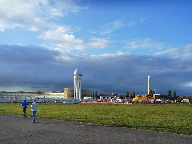 Tempelhof Field (Tempelhofer Feld)