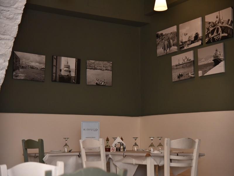 To Petrino Restaurant, Ermoupoli