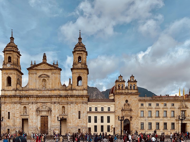 Plaza de Bolívar and the surrounding colonial blocks