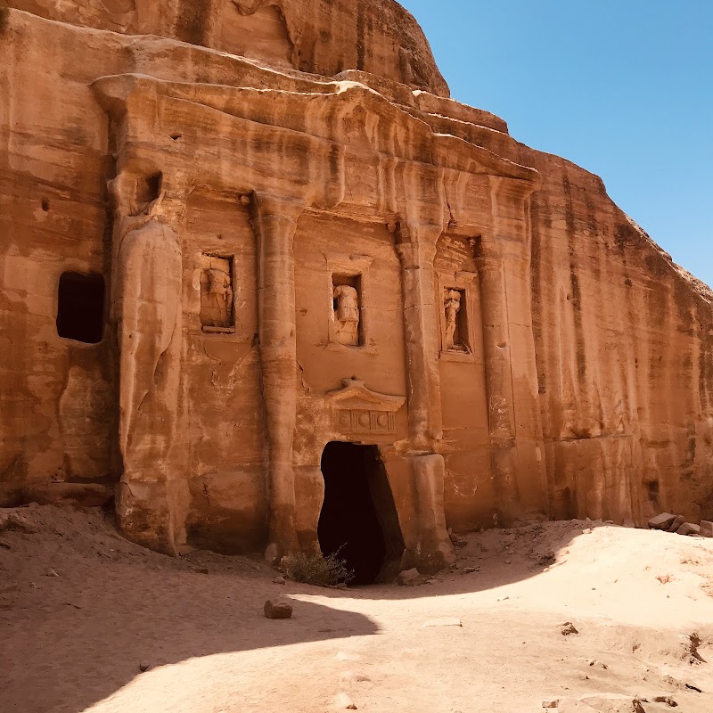 Wadi Farasa Descent: Garden Tomb and Lion Fountain