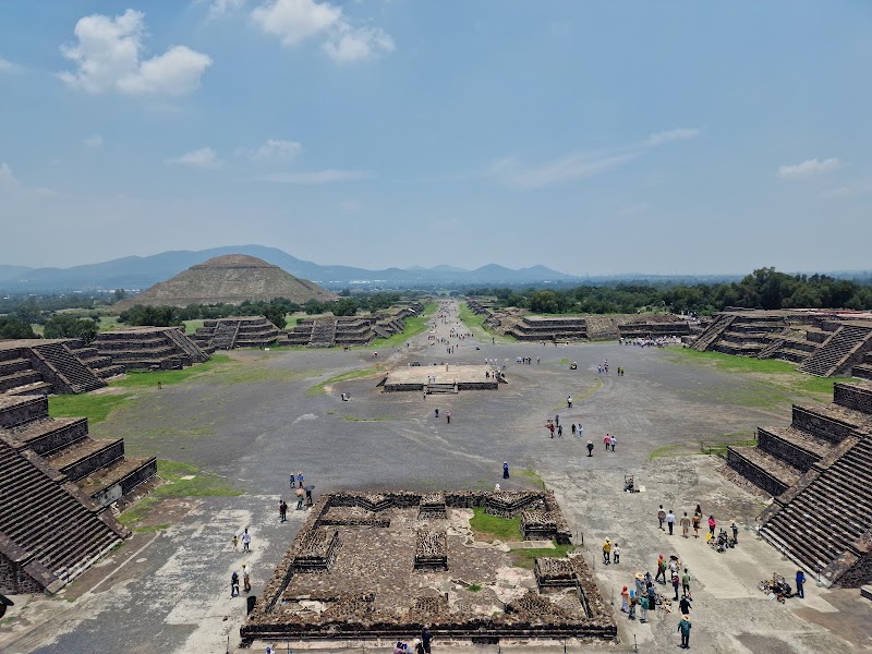 Pirámide de la Luna and Avenue of the Dead