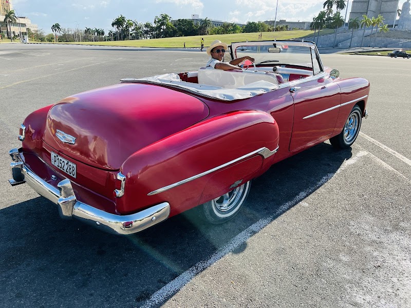 Classic American Car Tour with Nostalgia Car Club