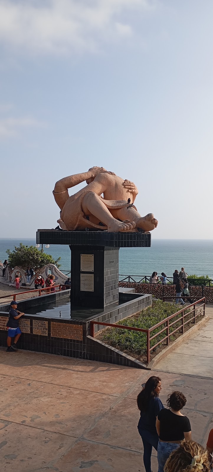 Parque del Amor and Larcomar