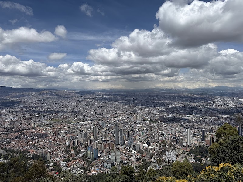 Cerro de Monserrate hiking trail (descent)
