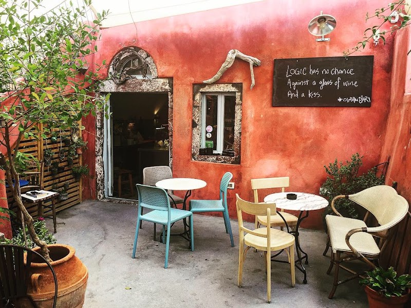 Kastro Oia Art Gallery and Shopping Lane