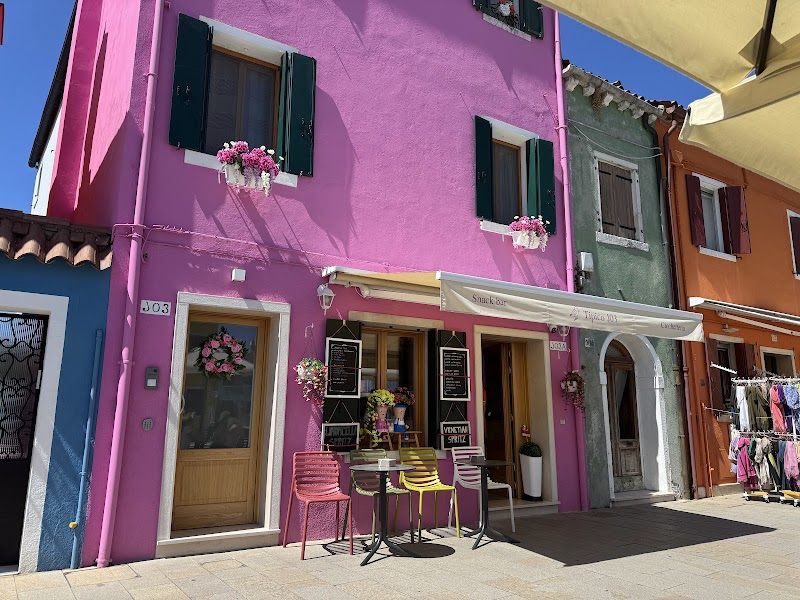 Vaporetto hop to Burano for lunch at Trattoria al Gatto Nero